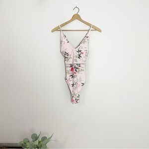 [Cupshe] Women's Light Pink Floral Cross Strap One Piece Swimsuit